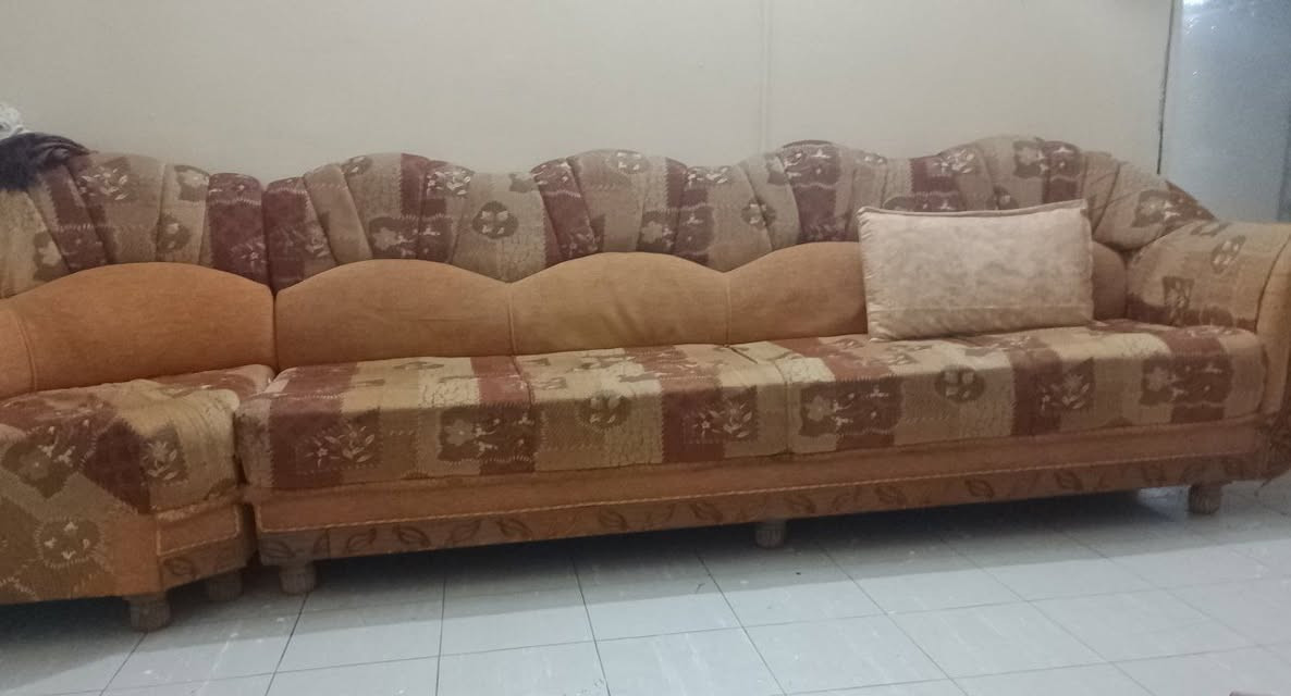 ديوان عراقي 5قطع اريدو 200والله لوما اتحولت بيت صغير والهول عندي مااكفي اخليه جان ماابيعه لان حيل خشبه بداعه التواصل هذا الرقم***********غير متواجد بالفيس
