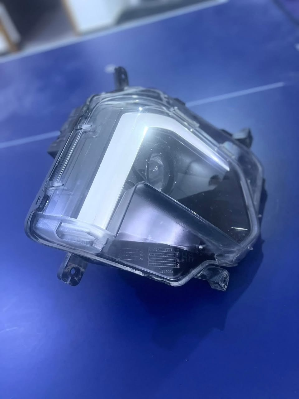 السلام عليكم "للبيع: لايت شيفروليه ترافيرس 2023البلادي مال السياره شغال 100‎%‎
الجهة: أيمن (يمين الراكب)

المواصفات: أصلي، نظيف جداً، خالي من الكسر والعيوب تماماً.

للتواصل: [***********]"
