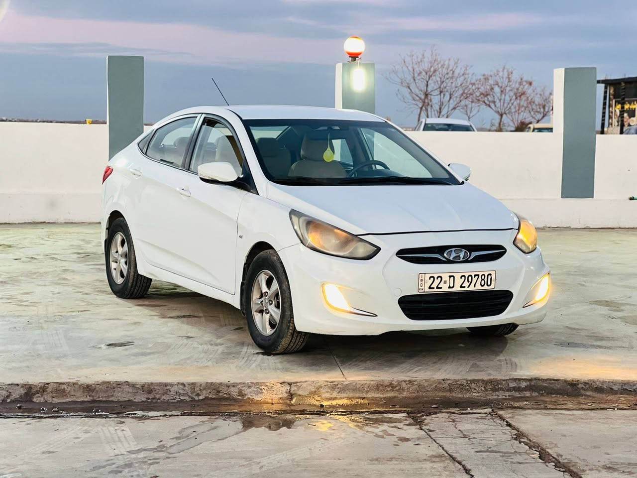 السلام عليكم
اكسنت موديل 2012 
ضررها بوند وجاملغ رش بدون اي داخل
داخل لونين شاشه  كامره شاره ترحيب 
ويل كب تاير جديد طخم جديد صدر جديد 
رقم اربيل دولي شرط تحويل 
تواصل عبر الهاتف او عبر واتساب 
رقم ***********
