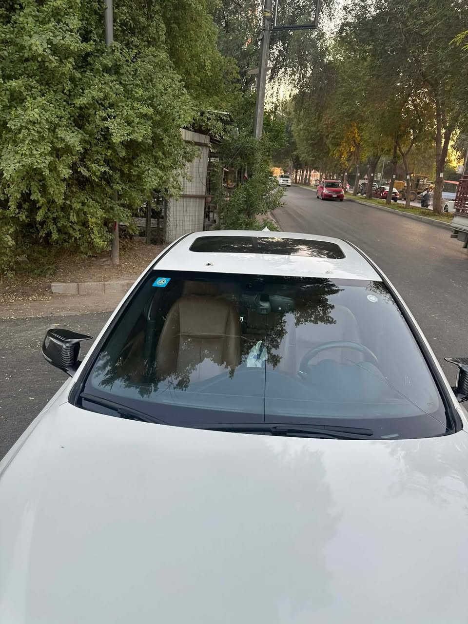 السلام عليكم موديل 24 اخت الزيرو بس صار بيها حادث دراجه طب بالبابين عكس السايق فوك حادث امريكا الموضح فينرادلها بارد البابين ابيع على وضعها بكسران 160 ورقه 
***********
