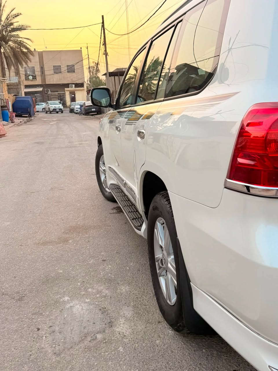 لاندكروز ٢٠١٤ جديده ماشيه ٦٧ الف ساس باب اول للاستفسار الاتصال على الرقم ***********
