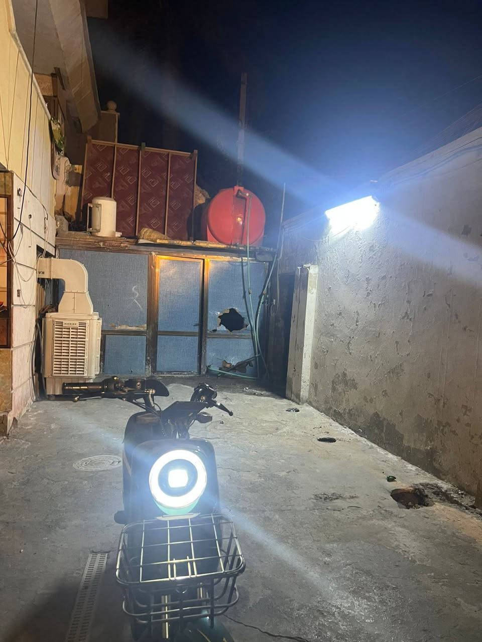 سلام عليكم دراجه R9 موديل2025دراجه جديده الله شاهد بطاريات جدد ماصارلي سبوع من اشتريتله خمس بطاريت مواصفاته حلوه مكاني بغداد حي العامل السعر 400وبيه مجال بسيط حك الجيه والدراجه امراوس عادي بدراجه بانرين حسب الرغبه الرقم***********
