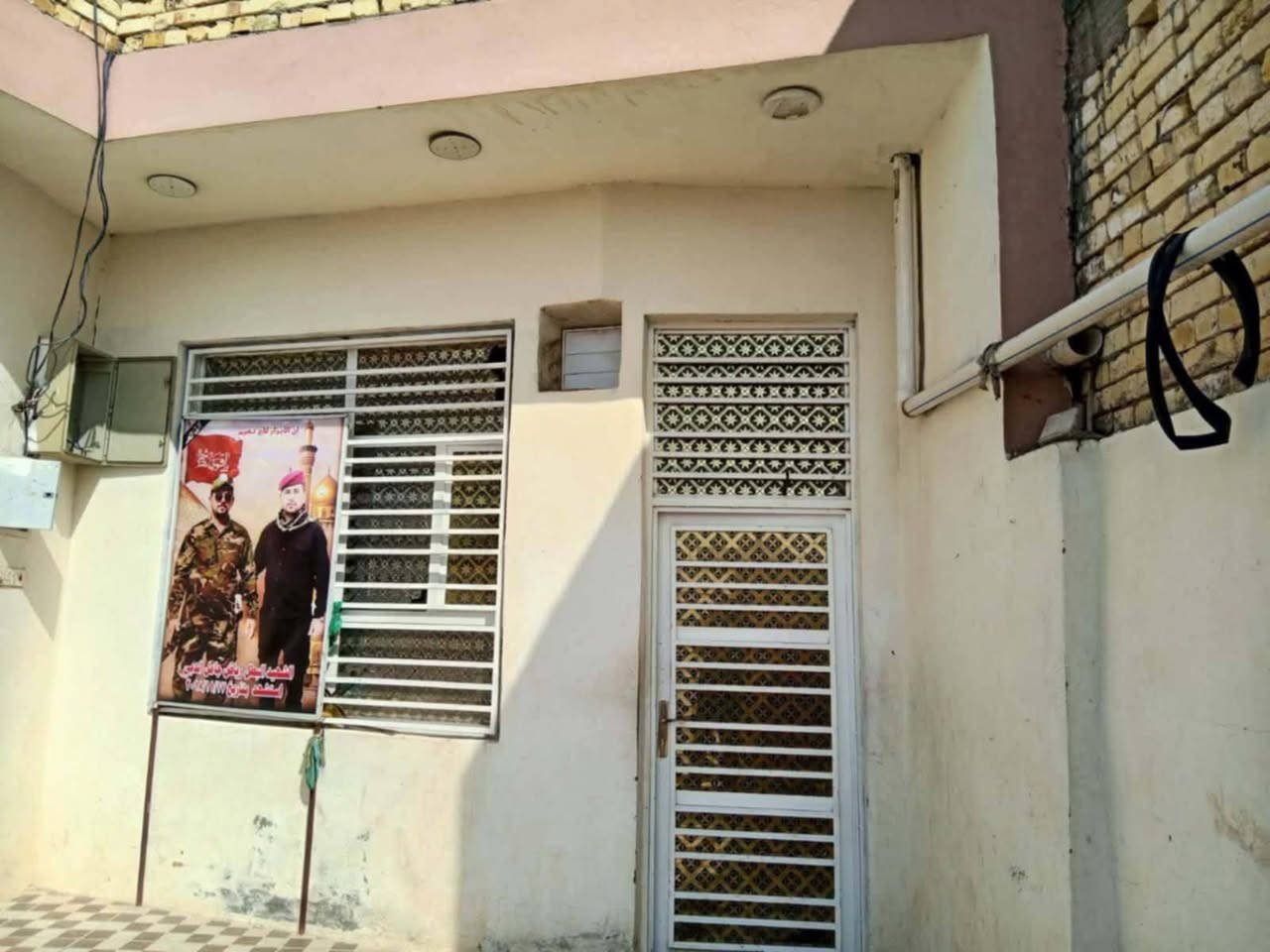 الكوت :
بيت مساحته 200م في حي الحوراء شارع الحشد طابقين الأول متكون من غرفه وهول واستقبال ومطبخ وصحيات داخليه وخارجيه والطابق الثاني غرفتين بس سقفهن سندويج بناء حديث عرض الشارع 20م خدمات كامله ماء وكهرباء ومجاري والشارع صب بقية التفاصيل يم صاحبه السعر 135 مليون وبيه مجال .


**إذا كنت صاحب هذا الإعلان وتريد حذفه لأي سبب، رجاءا أرسل رسالة إلى الدعم الفني**