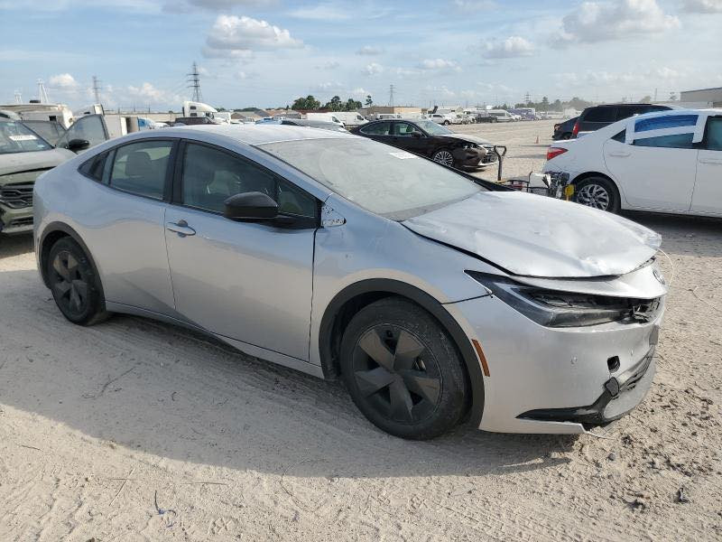 تيوتا بريوس موديل 24 اليوم وصلت الحرة سعر مناسب متواجد اتصال او واتساب فقط 
***********
