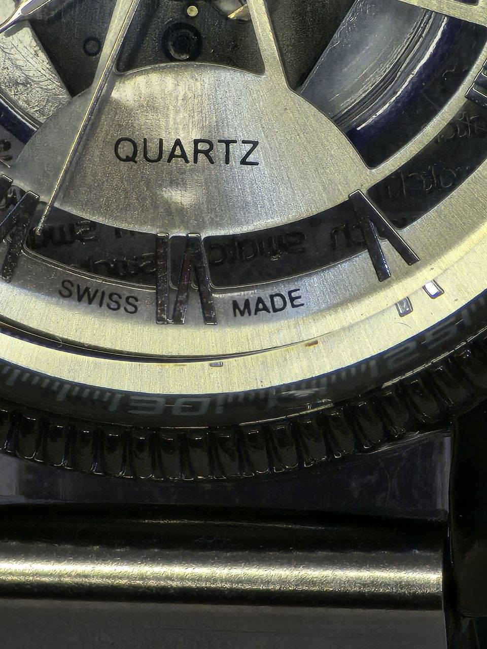 ساعة من ماركة سواجSWATCH وارد اوربي 

تحفة فنية 
مكينة كوارتز 
ميناء والكيس سكلتون مميزة وارقام لاتيني
زجاج ياقوتي معدني ضد الخدش 
مقاومة ماء وغبار 
سير ربل طبي ضد البكتيريا وتجمع الاوساخ 
القطعة مختمة بالكامل 

السعر :-20 الف ع اول تم 
للحجز والاستفسار يرجى مراسلة الصفحه


**إذا كنت صاحب هذا الإعلان وتريد حذفه لأي سبب، رجاءا أرسل رسالة إلى الدعم الفني**