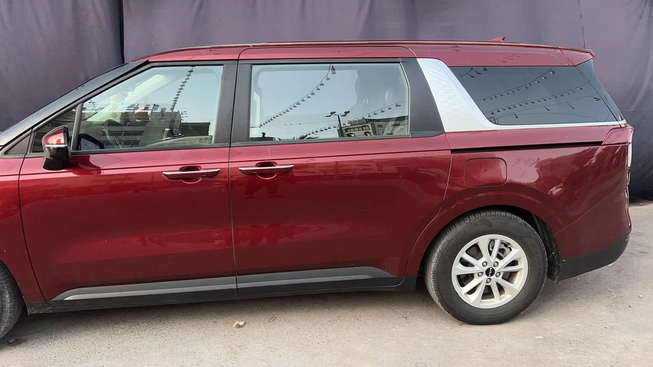 السلام عليكم للبيع كيا كرنفال 2023حادث خفيف جاملغ وباب موضح بل صور نص فول سياره جديده موصفاته معروفه لسعر 240 مكان السياره نجف استفسار اكثر ***********
