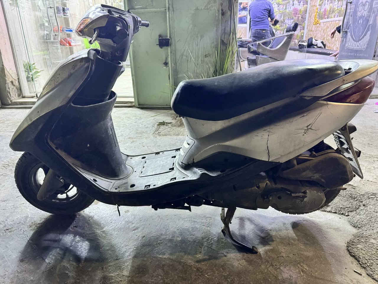 السلام عليكم دراجة بريز للبيع شغالة سلف وهندر مكاني بغداد العبيدي مكينة مجفتة للبيع قيم ب يرضة الله ***********
