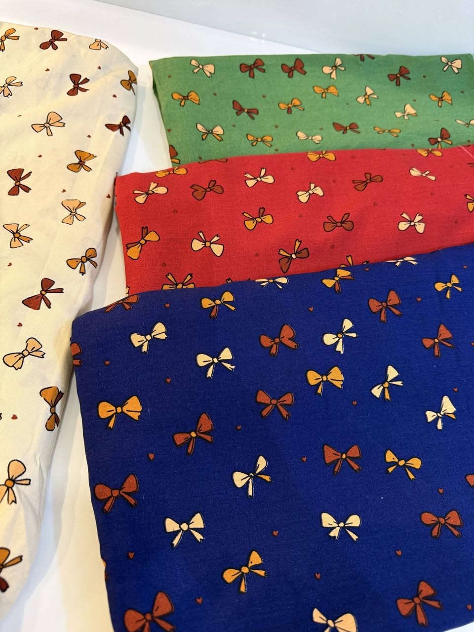 السلام عليكم اعزائي الكرام👋🙋🏼😍🪄 
يوجد أقمشة نسائية👗🥻 جملة ومفرد +يوجد خدمة توصيل لجميع محافظات العراق خلال٢٤ ساعة فقط🚖🚕 
في حال يوجد اختلاف بنوعيه القماش أو إيصال البضاعة بشكل مختلف لكم حق الرفض✅👍🏻 
يوجد واتس ***********📞📱
