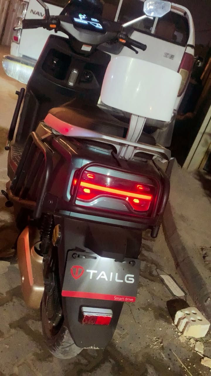 دراجه نوع تالج حجم كبير مدرع بالكامل بطاريات جدد للبيع ب850 الف وبيها مجال تكسر بسعرها لتوصلني وبيها مجال قليل مابيها اي عطل غير التجوه مال ظهر مبدل لون ابيض
*********** للتواصل
