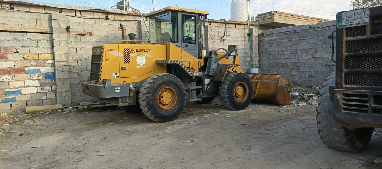 السلام عليكم شفل صيني LG باب أول مكينه بلاديه صبغ بلادي لا فطر لا لحيم محرك ما مفتوح تخم تاير رقم واسط سنويه جديده بشرط التحويل مكينه جاهزه للشغل 
***********
