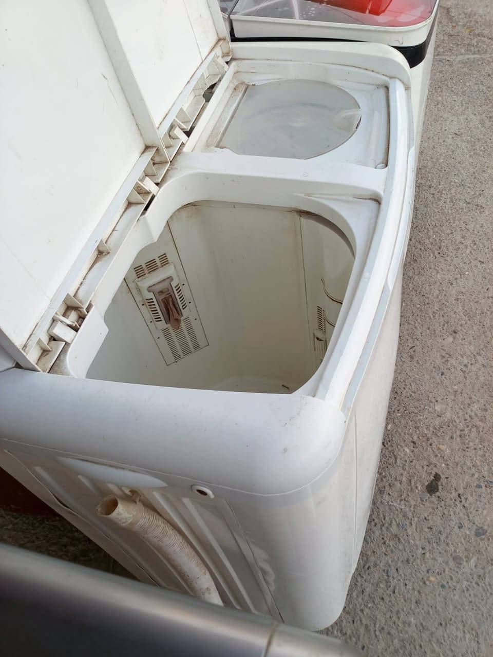 ورشه المصطفى تصليح الثلاجات الغسالات المجمدات البرادات بئنسب الأسعار يتوفر ثلاجات من ٨قدم الئ ٢٠قدم أسعار ***********
