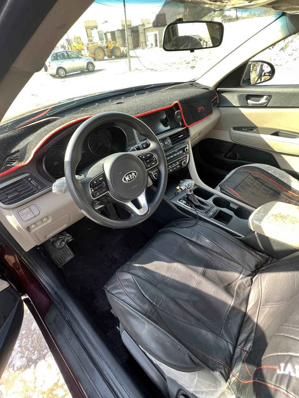 السلام عليكم اوبتيما 2018 حادثهة جاملغ خلفي وبيهة بارد جاملغ ايسر امامي وشوية من  البنيد مكينة 2400 نص فول شاشة جبيرة 3انضمة ايكو وعادي وسبورت السعر 135 مكاني بغداد رقمي للتواصل ***********
