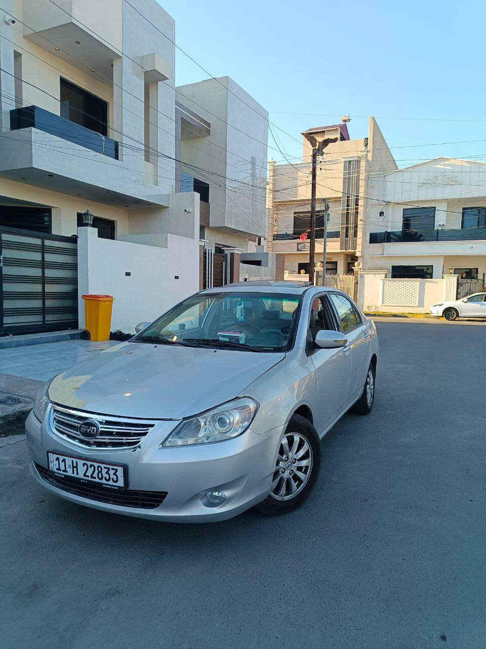 السلام عليكم 
بي واي دي g3 للبيع
موديل 2015
مكينه وكير بلادي اوتو 
مواصفات معروفة
فتحه
  تحكم ستيرن
بصمة دخول وتشغيل
شاشه كبيرة
قاعده فيتبم جديدة
تايرات جديدة
بيها نضوح بسيط بالكير 
السعر 50 وبيها مجال
العنوان بغداد حي الجهاد
للاستفسار
*********** بغداد, العراق
