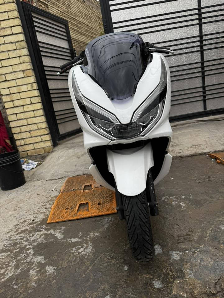 #مال_حاوية. مو مال شارع  للبيع بي سي اكس pcx الجيل الثالث مكفولة كفرها اصلي بيها شخوط بالترايش ومكحلهن فقط وشخط بكفر الصالنصة الباقي اي شي مابيها هيتر باليدات والكشن مكاني بغداد مدينة الصدر 
للاستفسار 
الاتصال او واتساب ماسنجر ما اجاوب 
***********
