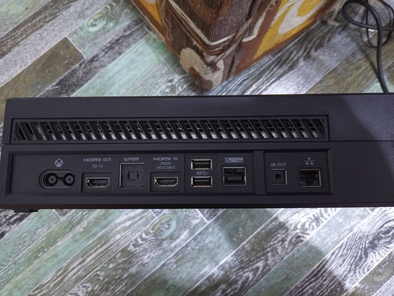 سلام وعليكم حبايب اكسبوكس وان فات 500 كيكه  لوك ستيكر لا مفتوح واله هاي جهاز وياه 3 العاب فورزه بيس فيفا  سعره قفل قفل 100 لو شراي رجان لا يتعبني مكاني بابل حله ***********
