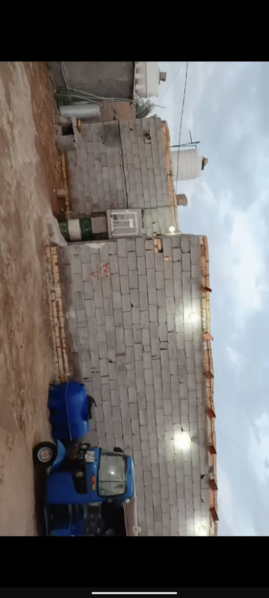 السلام عليكم بيت100 متر مربع غرفه4 في4+ صاله8في4+ مطبخ حار+ مطبخ بارد+ حمامات داخليه+ طرمه البيت وياه مطور مي جديد+ تانكي ابو الف لتر جديد+ كيزر مي جديد وياه تخم نضيف+ غرفت نوم جديده / البيت عنوانه بلكوت منطقة اليوسفيه مقابيل الترتان  المنطقة مخدومه مي وكهرباء جديده مدراس البيت مرقم من البلديه البيت سعره18 مليون وبي مجال قليل الشراي بيه خير ويدلل الي يحب يتصل على رقمي***********
