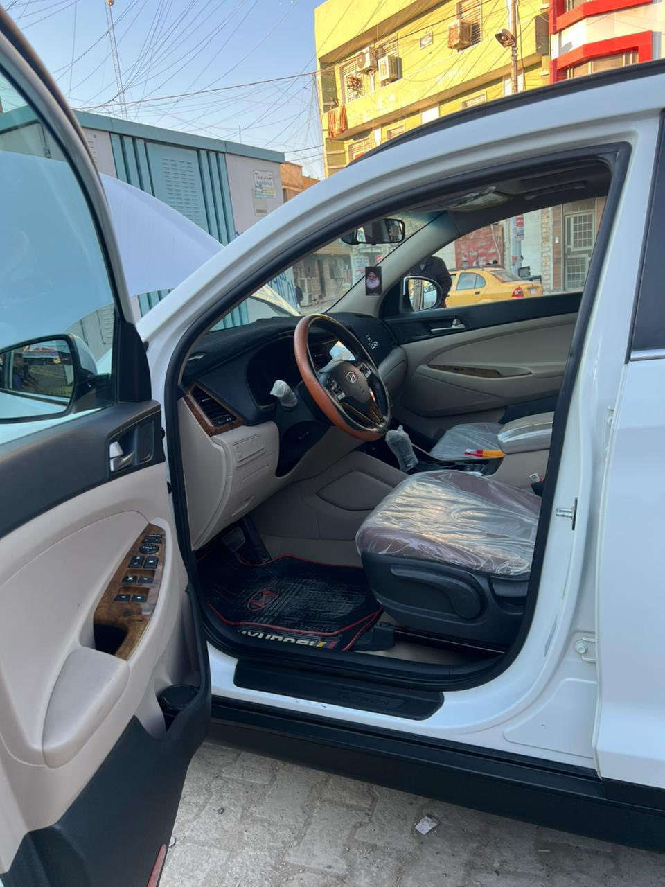 توسان موديل 2018 خليجي مكفوله من صبغ وضربه
رقم بغداد بسمي 
مااشيه 80
مواصفات 
بنراما 
جلد 
حساسات خلفيه 
شاشه 
تبريد قطعتين
هند بيرك رجل 
وبعد بيها مواصفات 
العنوان . يغداد
  ‭0773 241 2757‬ ‬ ☎️
