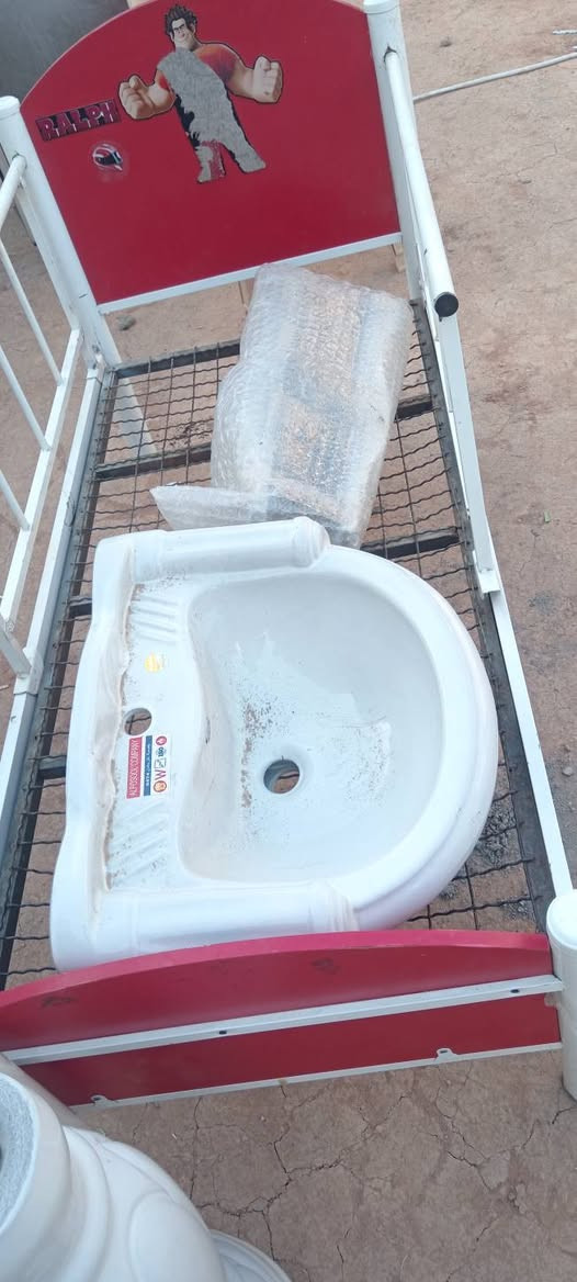 يارب يارزاق سنكي مع ملحق متر 125 سنكي متر 60 مغسله جديده 20 سنكي متر 60 جربايه خشب 40 العنوان شاميه قرب مصرف الرشيد مصطفى الكرعاوي يوجد توصيل *********** ديوانية, القادسية
