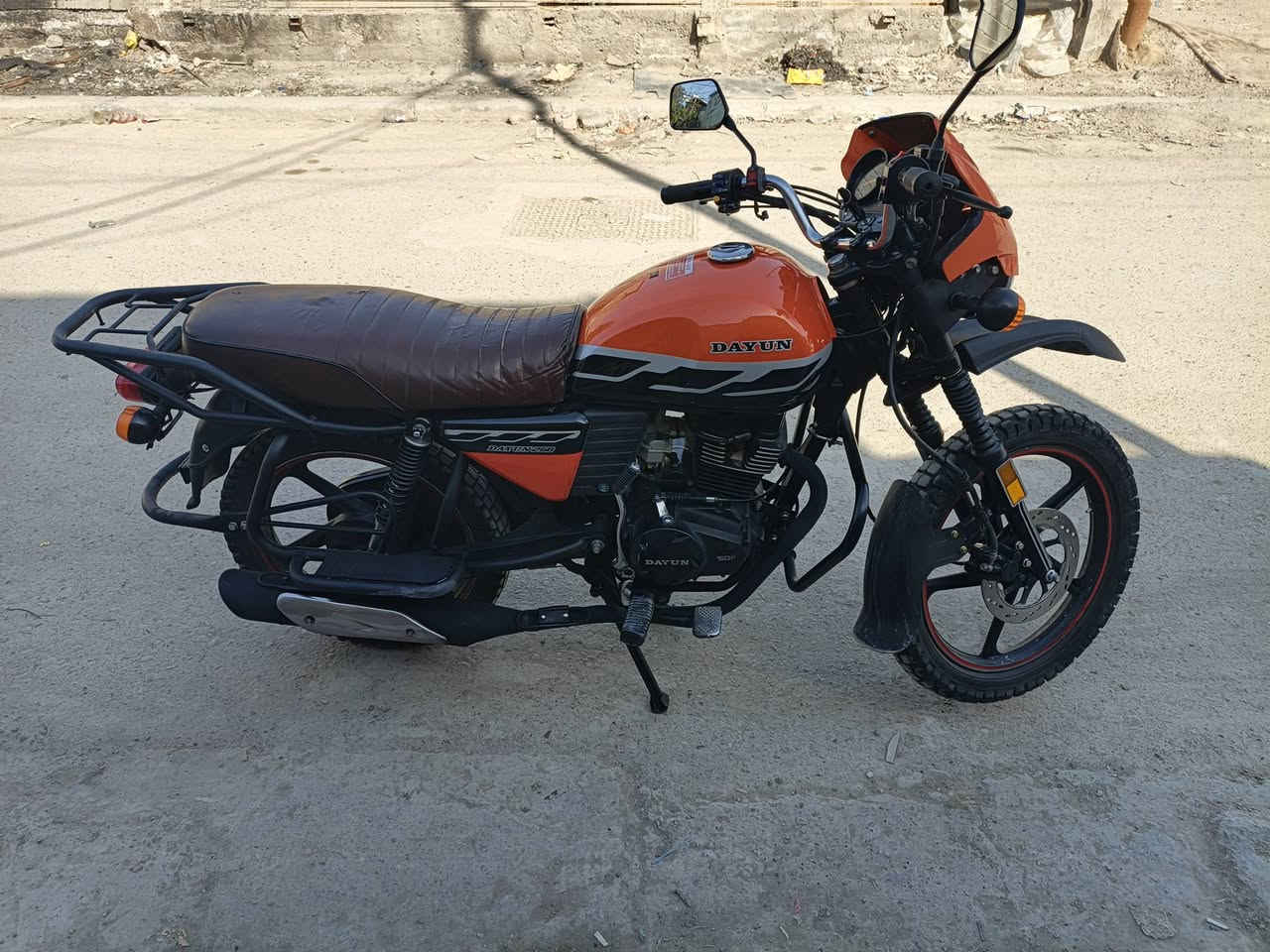 دايوان مديل2023 طالعه بل2024 رقم وسنوي بغداد تحويل ماشيه 10الف  دراجه خير من الله ماناقصه شي للبيع السعر مليونيين 2450 وبيه مجال بصيط مكاني شعب حي البساتين***********
