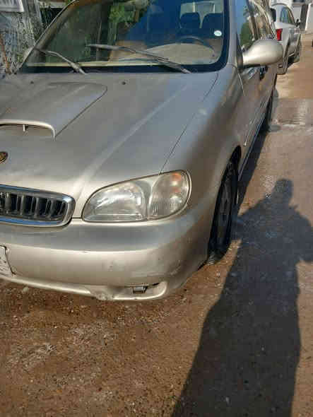 السلام عليكم من رخصة الاداره 
كيا كرنفال موديل 2001
8 راكب ..محرك كاز مفتوح اوتماتيك رقم بغداد الماني محرك كير مكفولات
ال كشر مكفول من كل ضربه قويه مصبوغه احزام للجماليه تبريد جيد الغرفه بلاديه حلوه صدر زيين تخم تاير باتري جديد كهربائيات كله شغاله السعر ٦٥ بيه مجال بسيط حك الجيه *********** وت ساب
