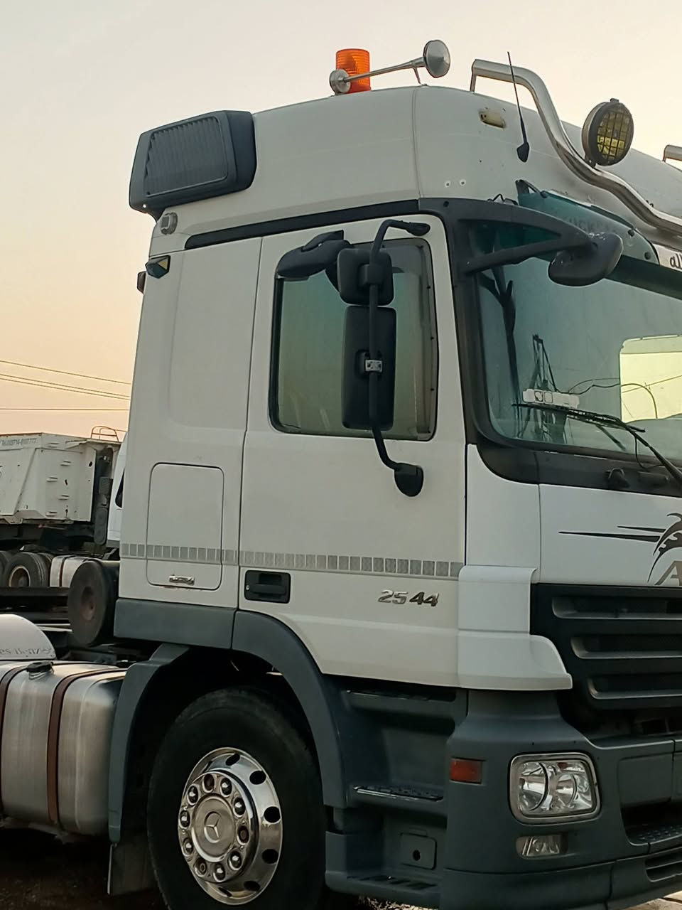 سلام عليكم للبيع اكتروس سنكل امامي 2007 رقم اربيل شركات مرسمه قلاب سعر 310 كير كهربائي مكينه جديده ***********
