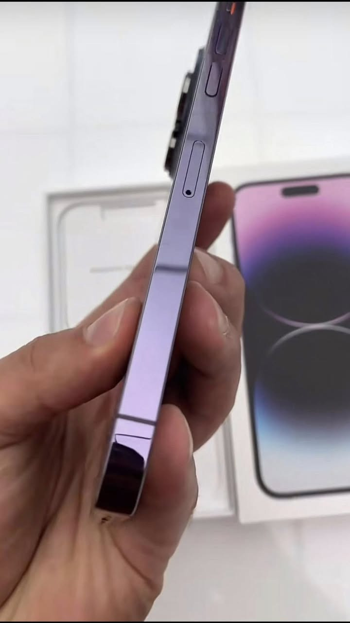 سلام عليكم ايفون 14 برو ماكس
ذاكرته (256) بطاريه 81 بلاد 
ماستر شرق اوسط AA/A نضيف جدآ
 مبدل فقط شاشه مرتبه 3 خيارات
امانه الله لا شمر ولا تعلك الوانها تخبل
ملحقات الجهاز مذكوره بلصور دبل عدسات ايربود هيتفون لاصلي مو بلاتوث مباشر 4 حافضات وكيبل 
الجهاز اي عيب ما بي فيس ايد اتصال صوت كامره تكنيك كله كله شغال السعر (600 ) مكاني بغداد فلكه حي النصر *********** متواجد خاص وتصال واتساب ما عدي
