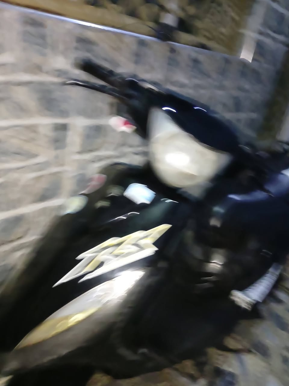 السلام عليكم ماكس عدله للبيع سعرها 550وبيها مجال 
الدراجه خير من الله. نقصها لايتات  اشاره بلف ونقص مجمع مال اشاير يعني متكلفك 10العنوان بغداد مدينه الصدر قطاع 12 الرقم ***********
