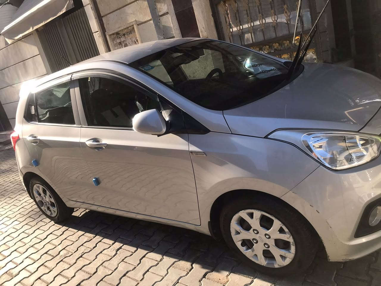 عندي اي تين مديل 2015
السياره مكفوله كفاله عامه 
لا صبغ لا تبديل 
صدر جديد داخله جديد 
سياره مال جناي 
ماشيه 40 الف حقيقي 
*********** 
الاسعر صاحب السياره رقمه يمك اتصل بي
