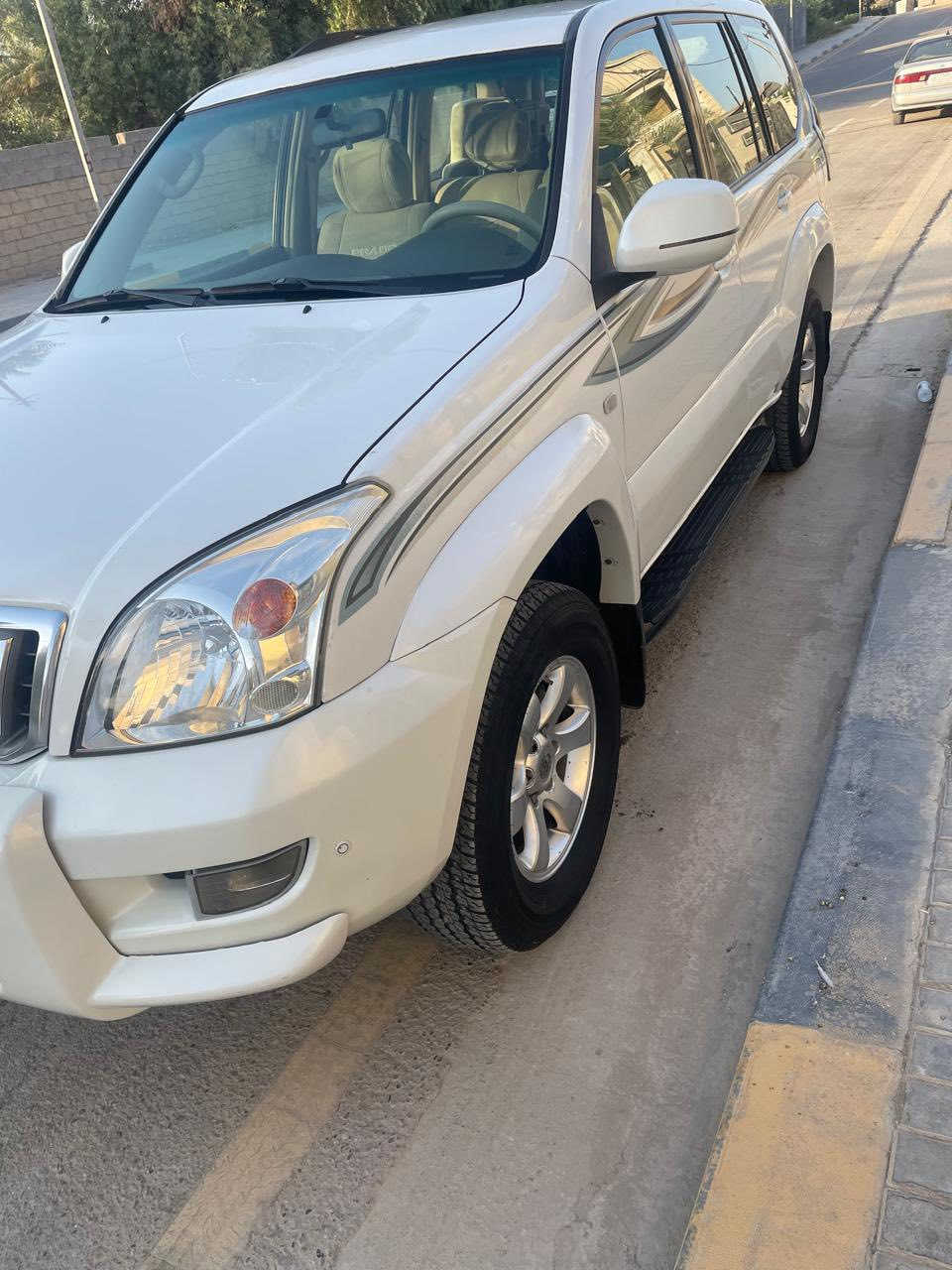 السلام عليكم برادو 2009 لون ابيض صدفي السياره مكفوله كفاله عامه شامله الكير والمحرك مابيه اي نقص 
محرك 4000 v6 
السياره vx 
دبل اكسل
 دبل تانكي
كشن جلد 
رقم السياره شمالي سعره 175  مكانه واسط الزبيديه
***********
