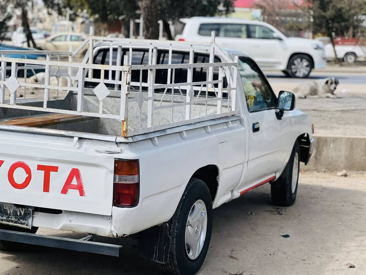 توێتا مۆدێل ١٩٩١رەقەم جونوبە سەنەوی جنوبی لەگەلایە مەکینە سێ وای ٦گێڕە تاقم تایەی تازە گێڕی مەکینەی اکسل هەمووی بەشەرت عام بۆیاخە بۆجوانی سیعری ٢٨گەلاو مەجالێکی کەم .***********یان *********** ادمین❤️
