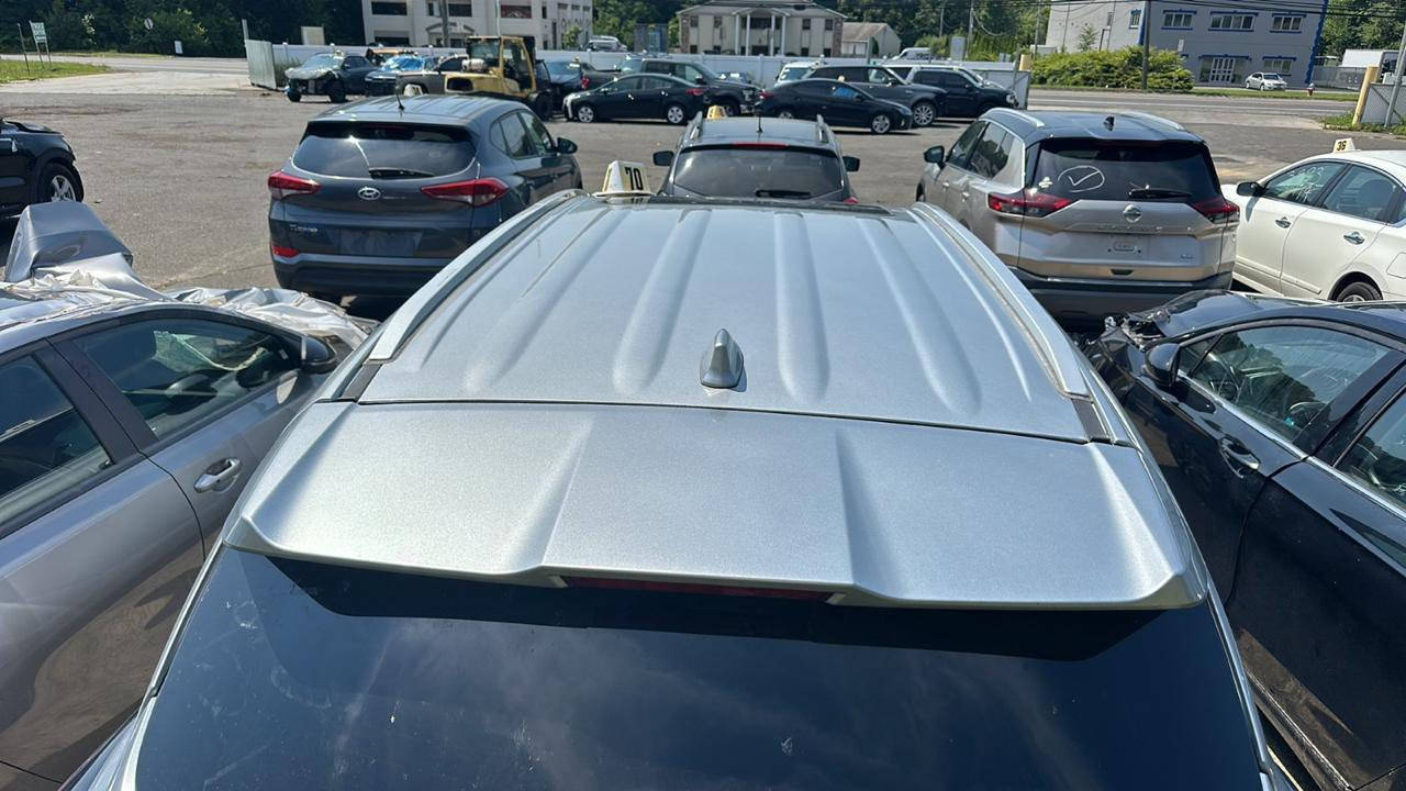 السلام عليكم  تويوتا هايلندر ٢٣ XLE تيربو حادث بنيد وجاملغ بدون ايرباك  تبديل فقط بنيد 
لايتات اصليه تفصيخ
السعر ٢٩٠ قابل للتفاوض 
الاتصال ***********
