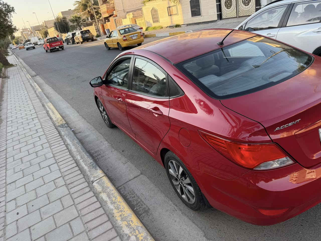 السلام عليكم اخوان اكسنت موديل 2015 السياره وراد خليجي بدون صبغ مكفوله عدا الدعاميه الامامي فقط مكينه 1600 لايت وبك لايت لد 5 ويل كب تحكمات شاشه 
4 دسك جاهزه السياره كير مكينه مكفولات بدون فتح تخم تاير جديد حداديه جديده تبريد شغال مختصر الكلام السياره جاهزه بدون مصرف ماشيه 99 الف كيلو حقيقي  بيها جراد بسيط بل قماره والصندوق بسبب الجادر سعرها 104 بيها مجال بسيط الي تخدمه يتصل مكاني شارع فلسطين 
***********
