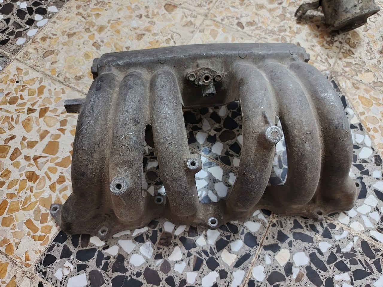 غراض ونجي دينمو وثلاجه ودكشن بارد ودكشن حار ودجه مال كير ودبت باور وكلج وبك لايت شيزر بي كسر قليل بس قطعه وحده غراض كلهن عل شرط *********** مكاني نجف
