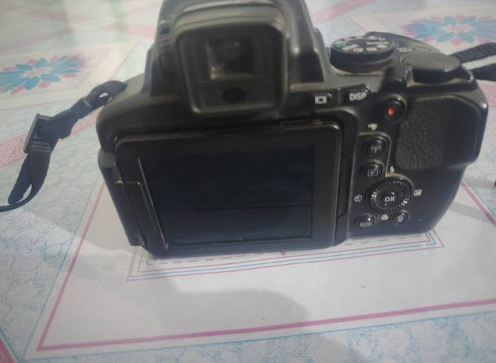كامره نيكون p900s
مع كامل ملحقاتهه... نظافه فول 
السعر 190 وبيه مجال 
مكاني الكوت /واتساب ***********
مستعجل ع بيع كلش
