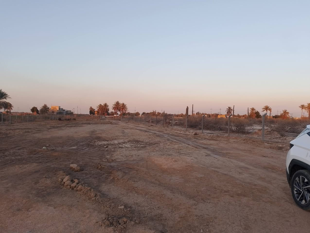 تتوفر لدينا أرض زراعية سند 25 للبيع قرب معمل شاي موسى الاعسم دونم وربع
الوجهه 25 م تقريبا النزال 130 م 
تبعد عن الشارع العام قرابة 150 م 
يوجد داخلها بتلو درجة اولى وخارطه ذاته تصميم هندسي وموصفات عاليه 
يتوفر فيها كهرباء وماء أسأله
السعر 60 مليون 
للاستفسار الاتصال على الرقم ***********
