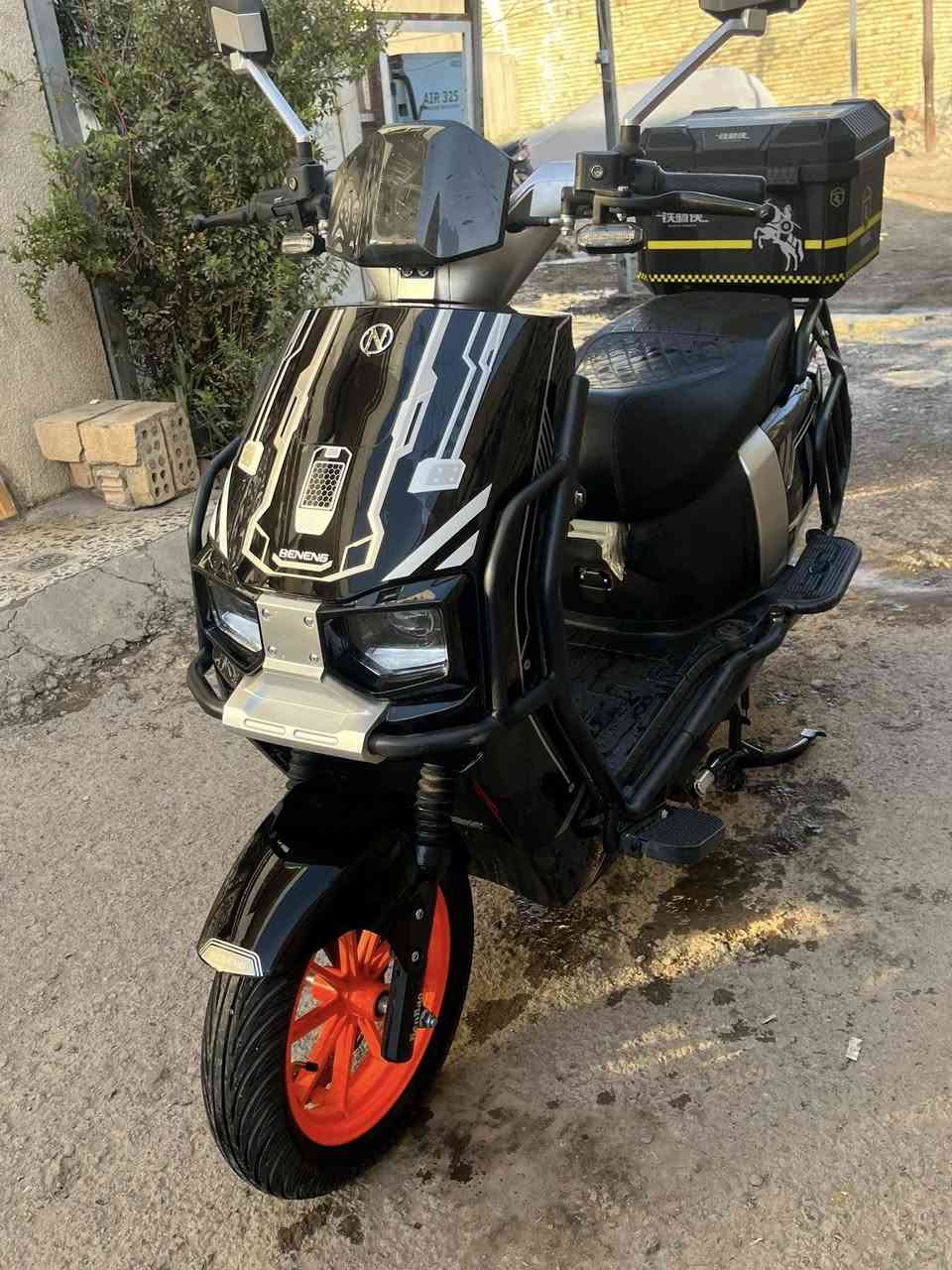 السلام عليكم دراجة شحن للبيع
الدراجة نضيفة مابيه اي نقص وممستخدمة هواي بعدها جديده 

مواصفات 

6 بطاريات مسطر 

سرعة 90 

السعر مليون وبيه مجال. 

0789 387 5304 للاستفسار
