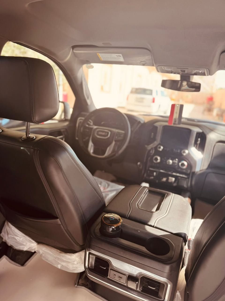 السلام عليكم. 
جمسي سيرا 20.  رقم سليمانيه باسمي 
ماشيه 70ميل.   مكينه. 4سلندر تيربو 2700  بدي طويل. باب طويل 
سياره حادثه امريكا باب سايق فقط. 
وبل عراق. (ربع باب وربع جاملغ ) وصور حادث موجوده !!  مكان سياره بصره.  وسعر 225. ***********
‭+964 771 322 2293
شراي يتصل غير متواجد على فيس
