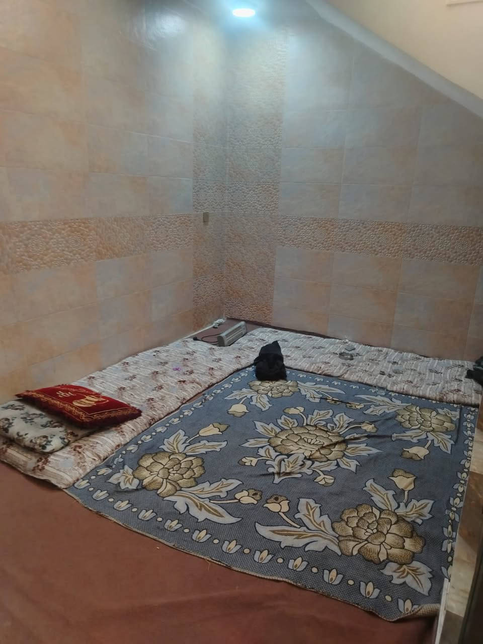 🏪 دار ملك صرف للبيع
🟢 الموقع :-  حي القدس جهة السلام  
🟢 المساحة :-  ١٠٠ م  
🟢 المواصفات : -   بناء حديث غرفتين نوم  
🟢 السعر : ١٥٥ 
🟢 الهاتف :- 📲  ( ***********) 🆙
🟢 للاستفسار :- مكتب المستقبل للعقار والمقاولات 🏪
🟢عنوان المكتب : كربلاء حي التحدي السايدين الفاصل بين البناء الجاهز والتحدي قرب أفران دينار 
🟢 مستعدون لاستقبال العروض التجارية والسكنية ✅
🟢 اضغط على زر المتابعة
