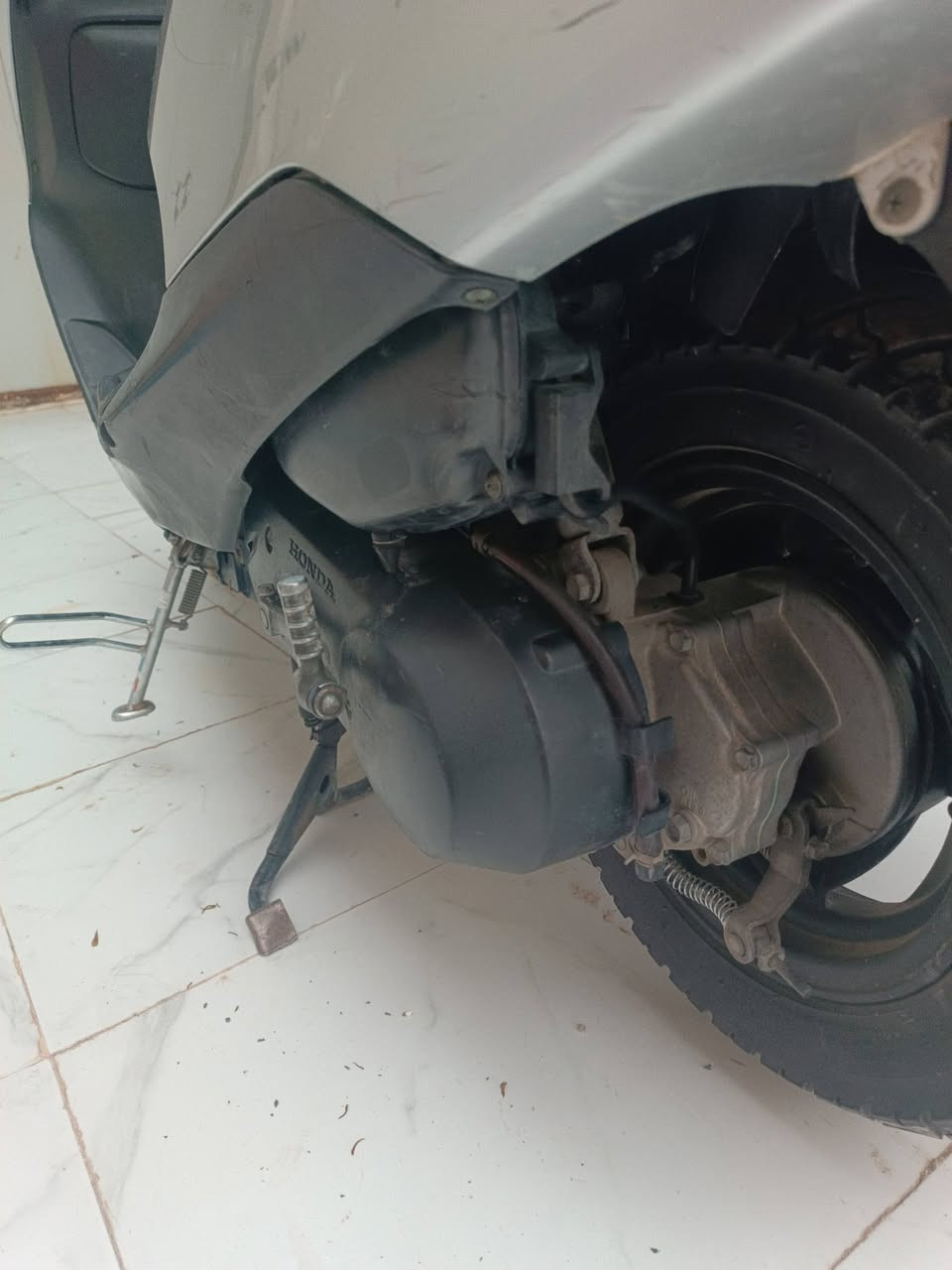 السلام عليكم 
دراجة سبيسي ياباني 
مابيهة شي تجاري 
مال جناي 
سلف هندر كهربائيات
بس عوزهة ولفات لان من تشغلهة الصبح تدخن شوي وتكطع 
مكاني كوت 
السعر 650
***********
