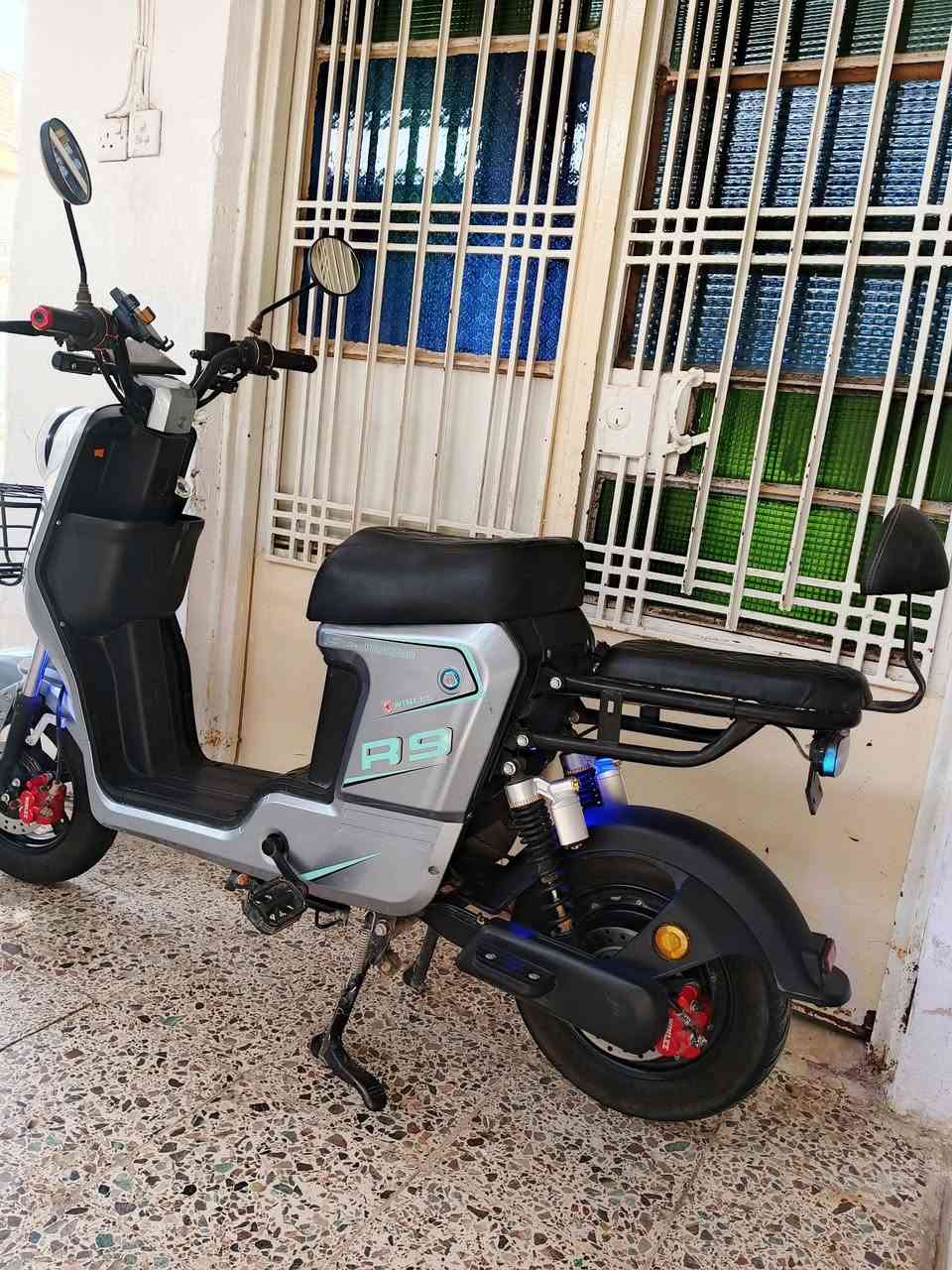 السلام عليكم دراجة شحن للبيع اي نقص ما بيها سعره 350 وبيهه مجال مكاني ديالى الغالبية سيف سعد الاستفسار مراجعة الصفحة او الاتصال على الرقم ***********
