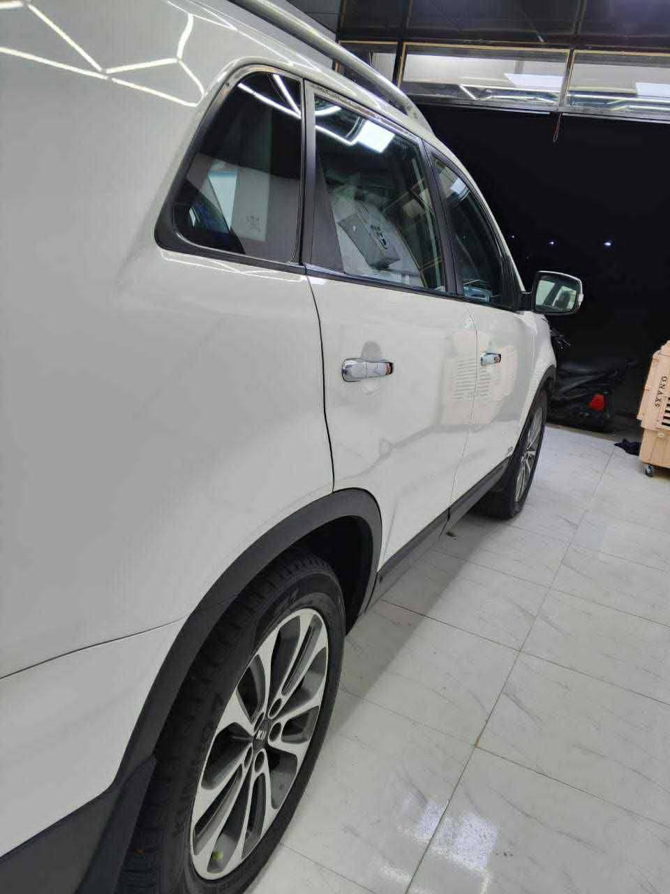 كيا سورنتو موديل 2015 فئة (( كويتيه ))
‏‎فول فول مواصفات 6 سلندر فورويل 
‏‎رقم بغداد مشروع وطني 
‏‎مواصفات السيارة : -
‏‎حساس امامي 
‏‎حساس خلفي 
‏‎كامرة خلفية
‏‎لد نهاري +مصباح عند فتح اشارة+ لدليلي 
‏‎بك لايت LED
‏‎لايت زنون بلادي 
‏‎زراك لايت 
‏‎اشاير مري + مري شفط
‏‎ترحيب عند الاقتراب 
‏‎علامة سورنتو بالدواسات LED
‏‎بصمة ابواب + بصمة تشغيل 
‏‎٣ قطع تبريد 
‏‎كشنات جلد قرميدي بلاد
‏‎الكشنات الأمامية تدفئة و تبريد
‏‎كشنات الامامية تحكم كهرباء
‏‎بردادات ابواب خلفية بلادي 
‏‎حجم المحرك ٦ سلندر ٣٥٠٠
‏‎فور ويل 4x4
‏‎عدد المقاعد ٧ راكب 
‏‎سقف بنوراما 
‏‎لوان ابيض صدفي 
تخم اطارات + باتري جديد +حدادية شرط كله اصلي وشركة دولية
حقيقي عداد السيارة ١٤٨ الف كيلو متر
‏‎السيارة مكفولة كفالة عامة عدى بارد جدا بسيط خشم البنيد وبالجاملغ الخلفي عكس السائق وشخط بسيط بجاملغ الامامي جهة 
‏‎عد هذا المذكور مكفوله السيارة 
هاتف  ***********
