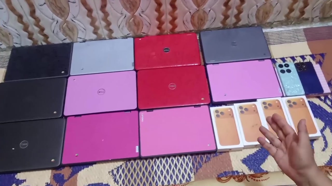 السلام عليكم
 تتوفر حاسبات وموبايلات كولشي موضح بالفيدوات البيع فحم التواصل عبر الواتساب ***********
