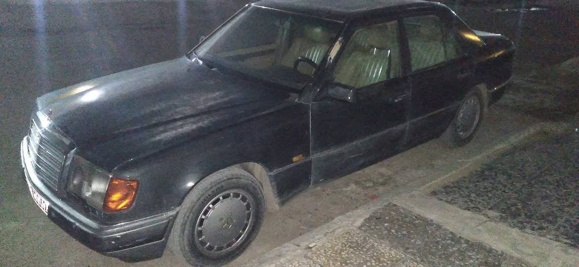 السلام عليكم مارسدس دبه 1991 مكينه بطه جاهزه  رقم نكليزي بسمي السعر 42 ورقه اتصال *********** بغداد, العراق
