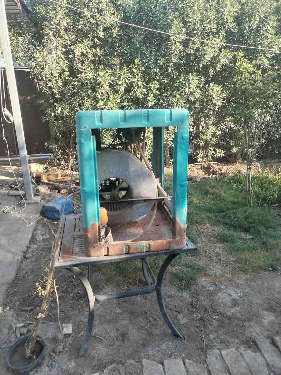 مبرده نقص ماطور وبيه زرف واحد وكامله هيه وابوابه
يعني الماطور يشتغل بس يون
وزرف واحد بيه والباقي كله شغال

السعر 25 الف

شارع 80
***********
