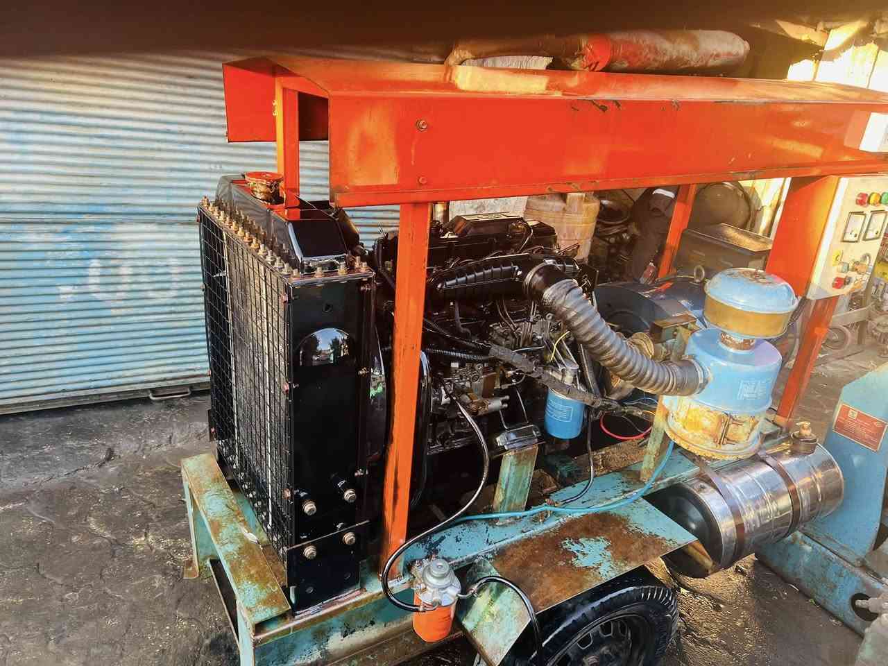 مولد كيا 2700حديث
التوليد 30kvaثري فيز 
المولد ممفتوح وجهاز شرط الحمل كلش جديد 
***********
***********
