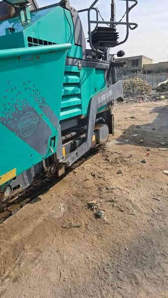 للبيع فوكلي حجم 2100 موديل 2006
اوتي 12متر اخير سلايت 
فارشة جاهزه لعمل نظافة 95%
الاستفسار ***********
