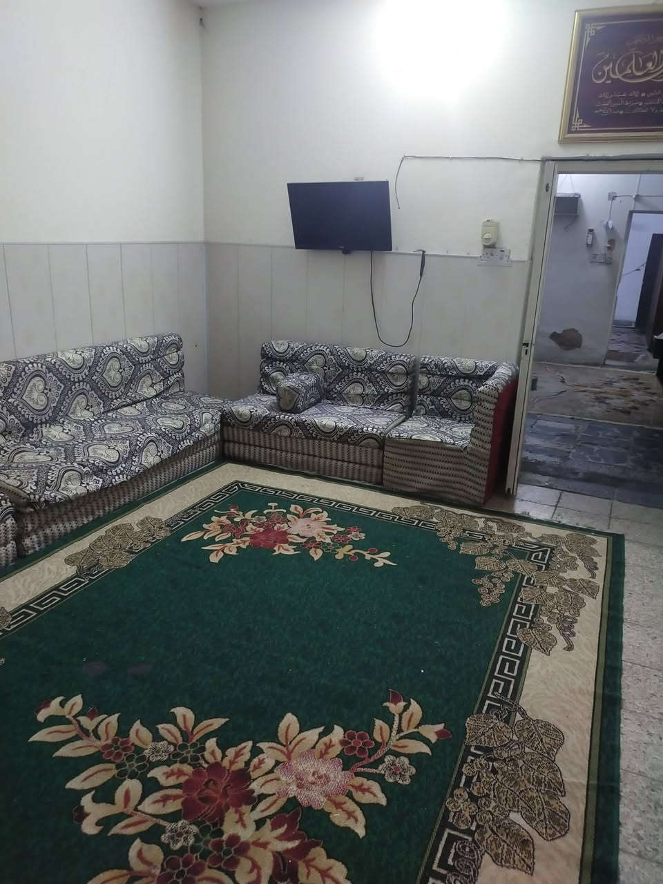 بيت 200 م متر طابو صرف بناء قديم الواجه 3٫500 خلفية استقبال وصالة. و 3 غرف نوم 
العنوان بوب الشام شارع السوك الفرع المقابيل صالون الملكة 
السعر 120 مليون الاتصال على ***********
