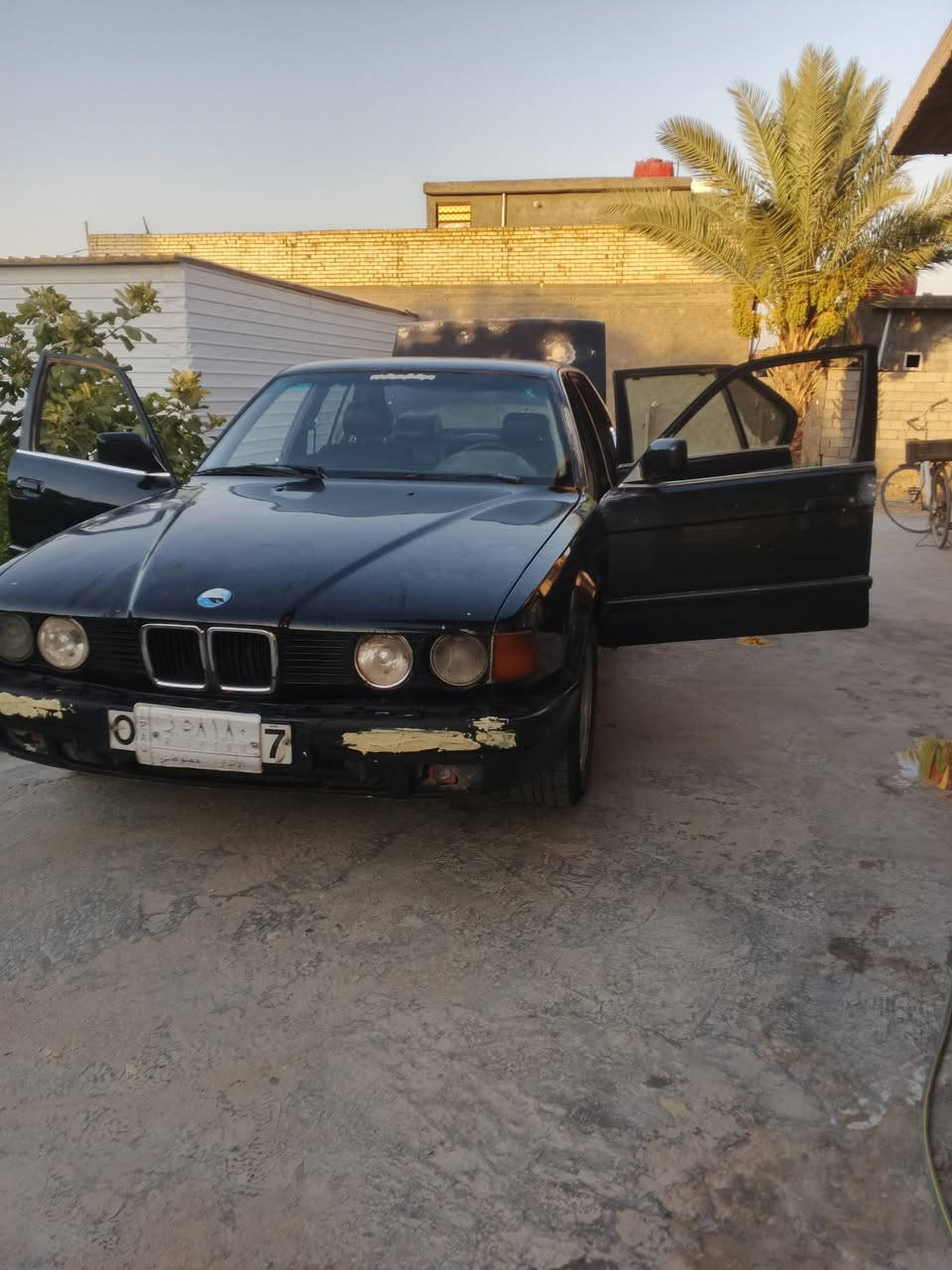 سلام عليكم 
بي ام معمره باقي صبغ فقط 
رقم انبار سنويه29رعيه يمي تحويل بشرط
كير ومكينه حاويه 
اكسل قفل 
صدر امامي خلفي جديد
كمبريسر جديد بس مرابطه 
..........نقوصاته..................
بنكه طاكه بيه 3ريش 
شيال كاردن 
ترتيب للتنته 
دعميات حلوات بس بيهن فطور 
.......
...........سعر 30مجال بسيط 
مكان بابل جبله 
***********
فقط بيع 
داخل السياره ول بطاين مشدوتات 
اصل فتحه طكتين شغاله
