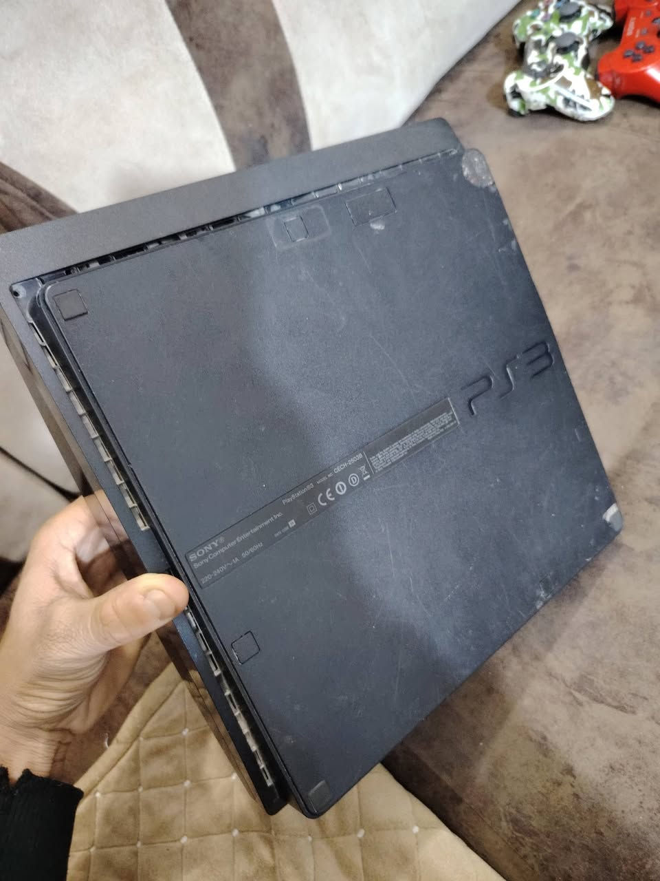 مكلف بالنشر للاستفسار ***********
بلي ثري للبيع شغال استخدام قليل مامفتوح يشيل 60 لعبه بي pes2018 و2026 وفيفا 19 ودلايفر
بي 4 جوستك
السعر 130
مكاني حي النصر
