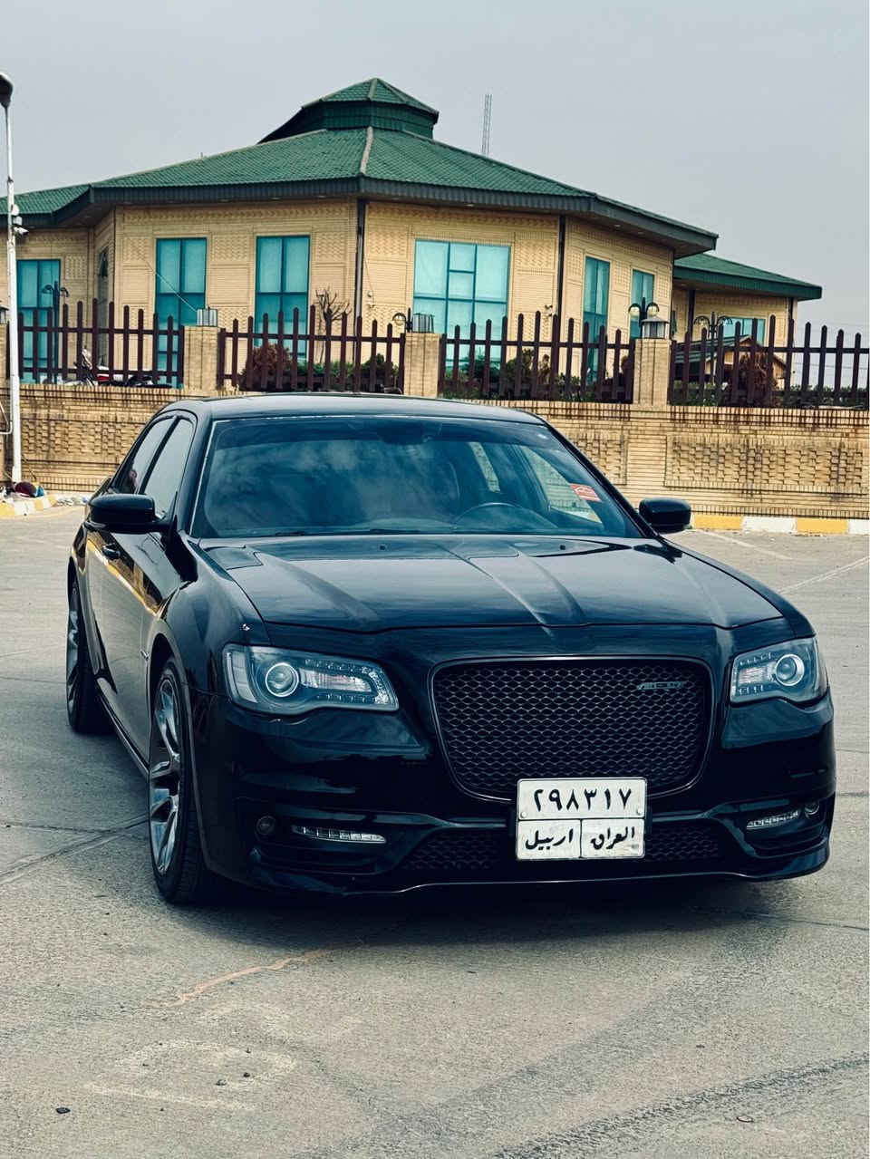 سيارة:  chrysler hemi 5.7L (اوباما )
موديل :2012 تحويل شكل على 2023
رقم : اربيل 
قوة حصان  :430 Horsepowe
سستم  صوت 
مواصفات: رادار امامي , حاسة اشارات و مراية جانبية , مراية جانبية يتحرك ويا بك ,مكان كلاص ثلاجة و هيتر , جلد كشنات لون احمر , حاسة بريك و حاسة تعديل سرعة , نظام  شاشة SRT, بانوراما, ستارة خلفية بلادي و كهربائي, نظام  مسافة بين سيارة امامي , كشنات امامي و خلفي هيتر , سكان هيتر و شفتات مالكير , حاسة فلجات  امامي ويا مطر و سرعة مطر , بصمة شغال من بعيد و بياه مواصفات اكثر 

جاملغ امامي طرف سايق بغ و بدون ظربة و هاي سيارة مال شركة مو وارد كندي او دبي 

العنوان: كركوك 
رقم موبايل : *********** كركوك, العراق
